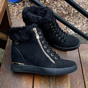 GBG LOS ANGELES GUESS BLACK FAUX FUR LINED WINTER WEDGE ANKLE BOOTS SIZE 7.5